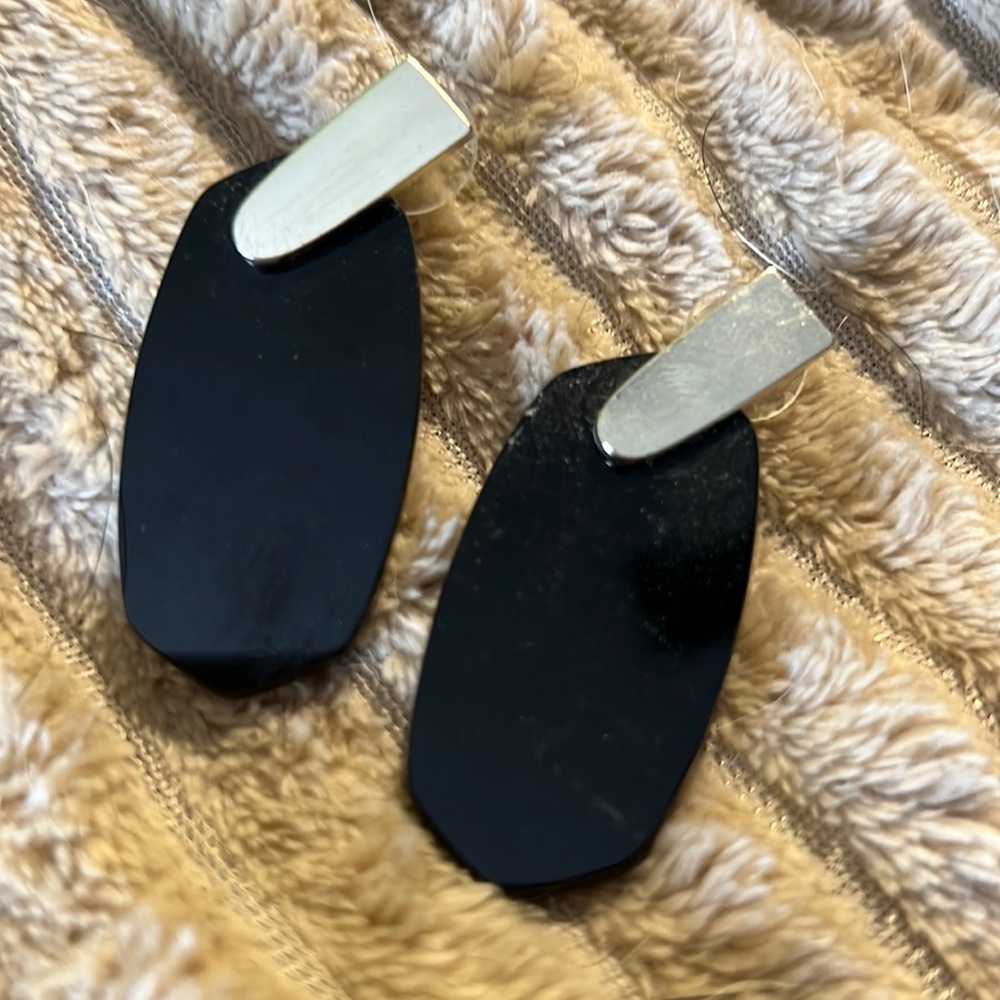 Kendra scott earrings
